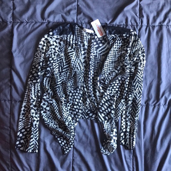 Pretty Good long sleeve thin shirt with beige pattern size large. Brand new - Picture 1 of 6